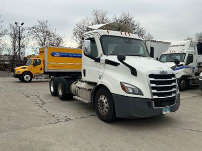 Freightliner Cascadia 116 Day Cab Truck - 450HP, 12 Speed Automatic