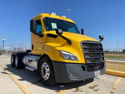 Freightliner Cascadia 116 Day Cab Truck - 450HP, 12 Speed Automatic
