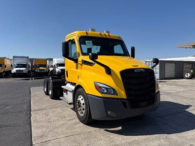 Freightliner Cascadia 116 Day Cab Truck - 450HP, 12 Speed Automatic
