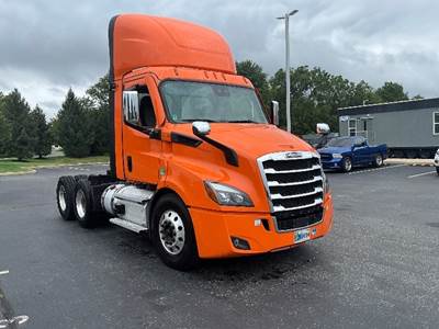 Freightliner Cascadia 116 Day Cab Truck - 450HP, 12 Speed Automatic