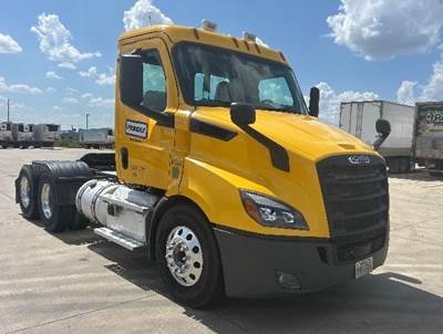 Freightliner Cascadia 116 Day Cab Truck - 450HP, 12 Speed Automatic