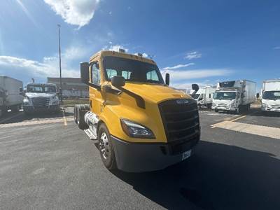 Freightliner Cascadia 116 Day Cab Truck - 450HP, 12 Speed Automatic