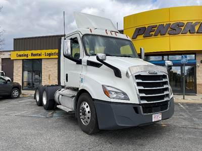 Freightliner Cascadia 116 Day Cab Truck - 450HP, 12 Speed Automatic