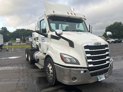 Freightliner Cascadia 116 Day Cab Truck - 470HP, 12 Speed Automatic