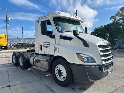 Freightliner Cascadia 116 Day Cab Truck - 410HP, 12 Speed Automatic