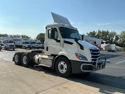 Freightliner Cascadia 116 Day Cab Truck - 410HP, 12 Speed Automatic