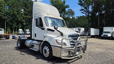 Freightliner Cascadia 116 Single Axle Day Cab Truck - 410HP, 12 Speed Automatic