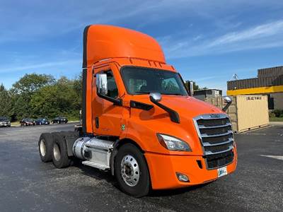 Freightliner Cascadia 116 Day Cab Truck - 450HP, 12 Speed Automatic