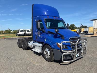 Freightliner Cascadia 116 Day Cab Truck - 450HP, 12 Speed Automatic