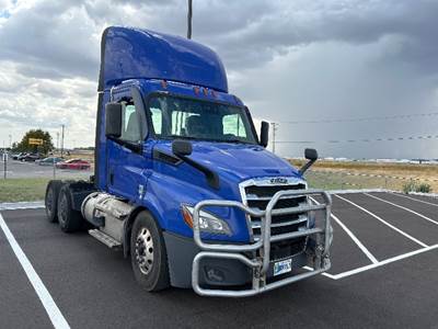 Freightliner Cascadia 116 Day Cab Truck - 450HP, 12 Speed Automatic
