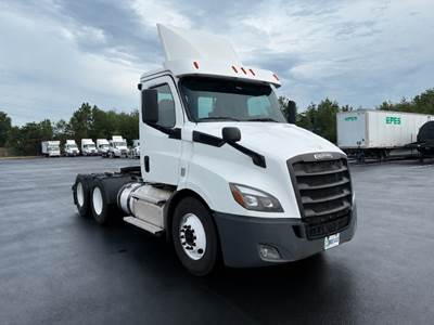 Freightliner Cascadia 116 Day Cab Truck - 450HP, 12 Speed Automatic