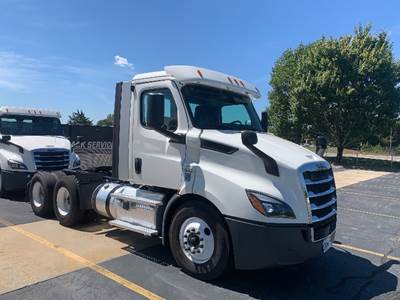 Freightliner Cascadia 116 Day Cab Truck - 410HP, 12 Speed Automatic