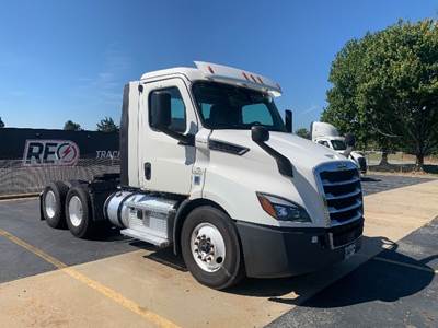 Freightliner Cascadia 116 Day Cab Truck - 410HP, 12 Speed Automatic
