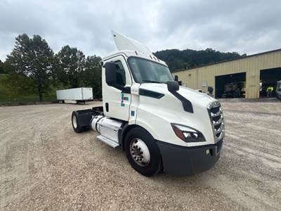 Freightliner Cascadia 116 Single Axle Day Cab Truck - 450HP, 12 Speed Automatic
