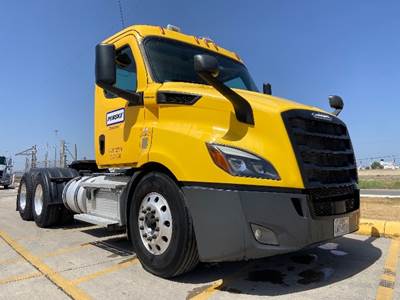 Freightliner Cascadia 116 Day Cab Truck - 450HP, 12 Speed Automatic