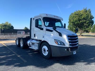 Freightliner Cascadia 116 Day Cab Truck - 410HP, 12 Speed Automatic
