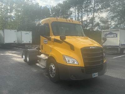 Freightliner Cascadia 116 Day Cab Truck - 450HP, 12 Speed Automatic