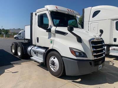 Freightliner Cascadia 116 Day Cab Truck - 410HP, 12 Speed Automatic