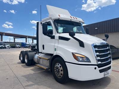 Freightliner Cascadia 116 Day Cab Truck - 450HP, 12 Speed Automatic