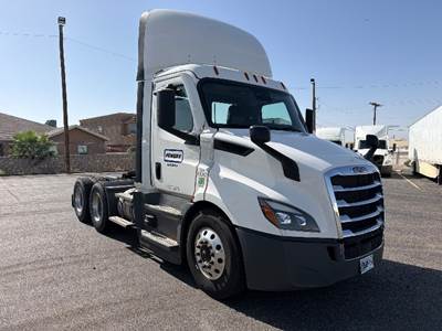 Freightliner Cascadia 116 Day Cab Truck - 450HP, 12 Speed Automatic