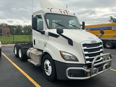 Freightliner Cascadia 116 Day Cab Truck - 410HP, 12 Speed Automatic
