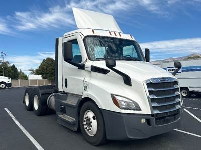 Freightliner Cascadia 116 Day Cab Truck - 450HP, 12 Speed Automatic
