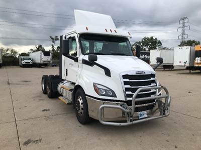 Freightliner Cascadia 116 Day Cab Truck - 450HP, 12 Speed Automatic