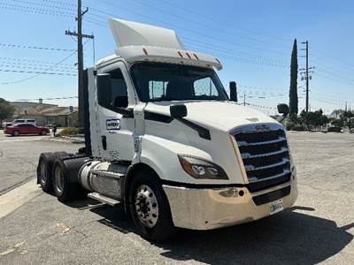 Freightliner Cascadia 116 Day Cab Truck - 435HP, 12 Speed Automatic