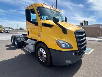 Freightliner Cascadia 116 Day Cab Truck - 450HP, 12 Speed Automatic