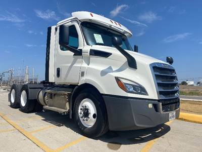 Freightliner Cascadia 116 Day Cab Truck - 410HP, 12 Speed Automatic