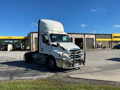 Freightliner Cascadia 116 Single Axle Day Cab Truck - 410HP, 12 Speed Automatic