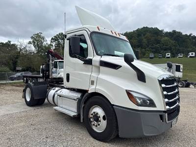 Freightliner Cascadia 116 Single Axle Day Cab Truck - 450HP, 12 Speed Automatic
