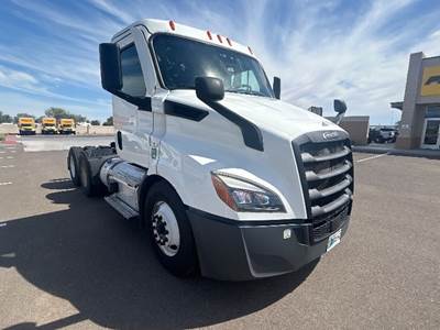Freightliner Cascadia 116 Day Cab Truck - 450HP, 12 Speed Automatic