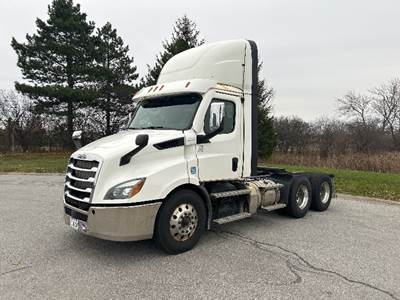 Freightliner Cascadia 116 Day Cab Truck - 470HP, 12 Speed Automatic