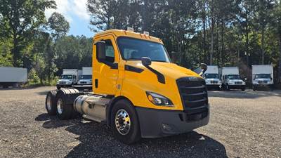 Freightliner Cascadia 116 Day Cab Truck - 450HP, 12 Speed Automatic