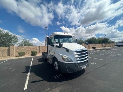 Freightliner Cascadia 116 Day Cab Truck - 450HP, 12 Speed Automatic