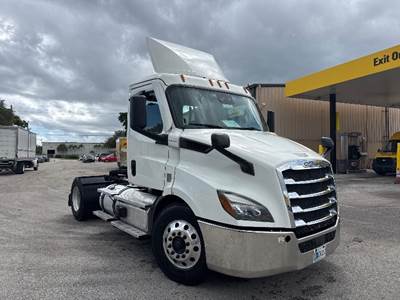 Freightliner Cascadia 116 Single Axle Day Cab Truck - 450HP, 12 Speed Automatic