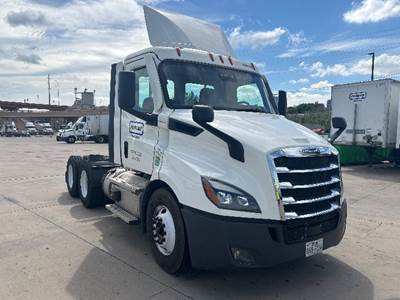 Freightliner Cascadia 116 Day Cab Truck - 435HP, 12 Speed Automatic