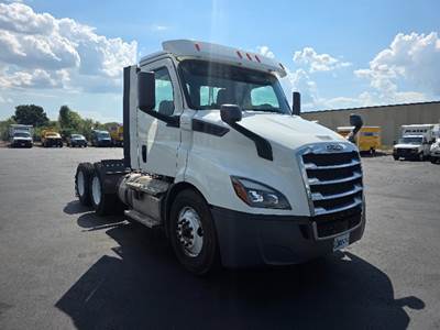 Freightliner Cascadia 116 Day Cab Truck - 410HP, 12 Speed Automatic
