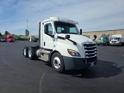 Freightliner Cascadia 116 Day Cab Truck - 410HP, 12 Speed Automatic