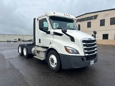 Freightliner Cascadia 116 Day Cab Truck - 410HP, 12 Speed Automatic