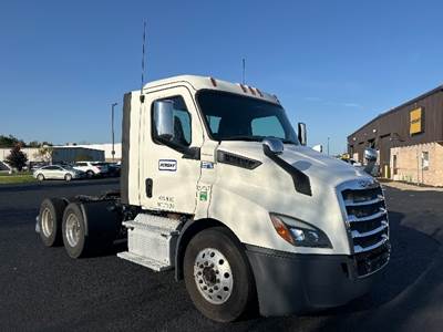 Freightliner Cascadia 116 Day Cab Truck - 410HP, 12 Speed Automatic