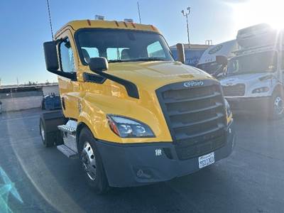 Freightliner Cascadia 116 Single Axle Day Cab Truck - 450HP, 12 Speed Automatic