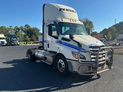 Freightliner Cascadia 116 Single Axle Day Cab Truck - 410HP, 12 Speed Automatic