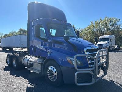 Freightliner Cascadia 116 Day Cab Truck - 450HP, 12 Speed Automatic