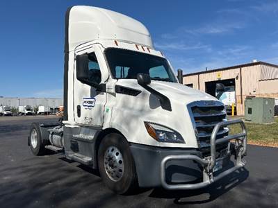 Freightliner Cascadia 116 Single Axle Day Cab Truck - 450HP, 12 Speed Automatic
