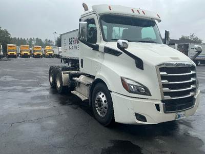 Freightliner T11664ST Day Cab Truck - 450HP, 12 Speed Automatic