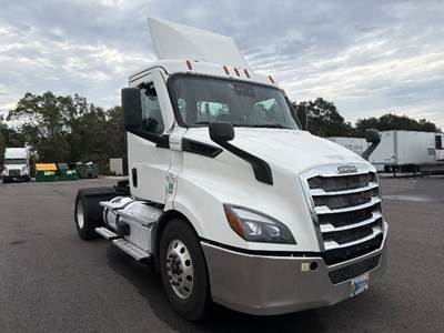 Freightliner Cascadia 116 Single Axle Day Cab Truck - 450HP, 12 Speed Automatic