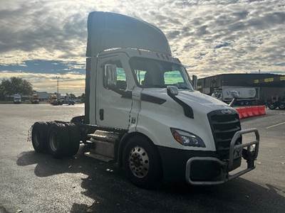 Freightliner Cascadia 116 Day Cab Truck - 410HP, 12 Speed Automatic
