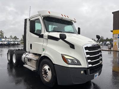 Freightliner Cascadia 116 Day Cab Truck - 410HP, 12 Speed Automatic